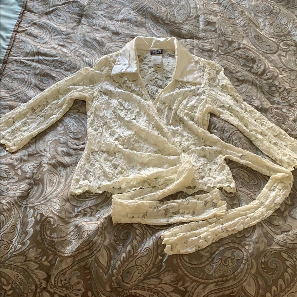 Elegant mid sleeve lace blouse